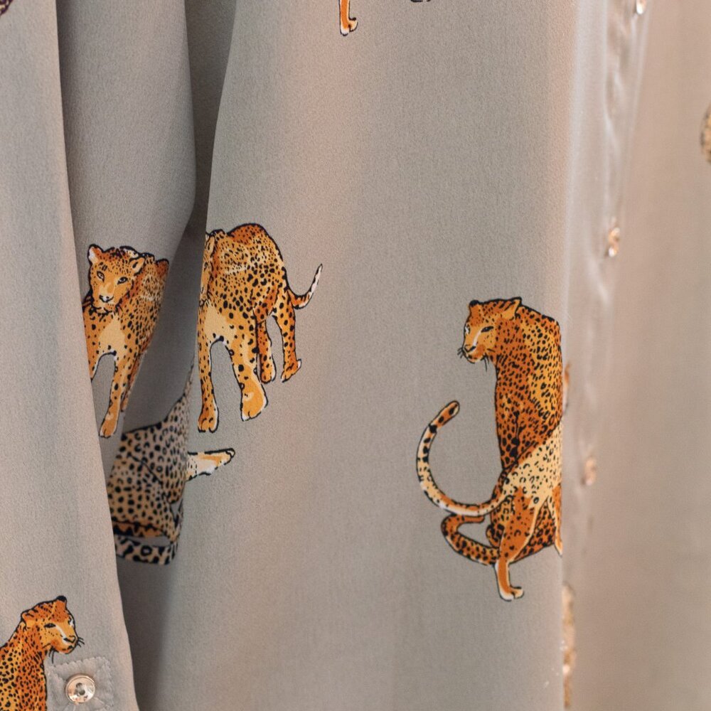 Umgee (Boutique) Sage Green Jungle Cat Blouse Size L - Picture 8 of 14